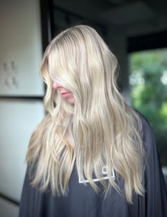 Blonding and highlights result by Kornelia Hairstylist